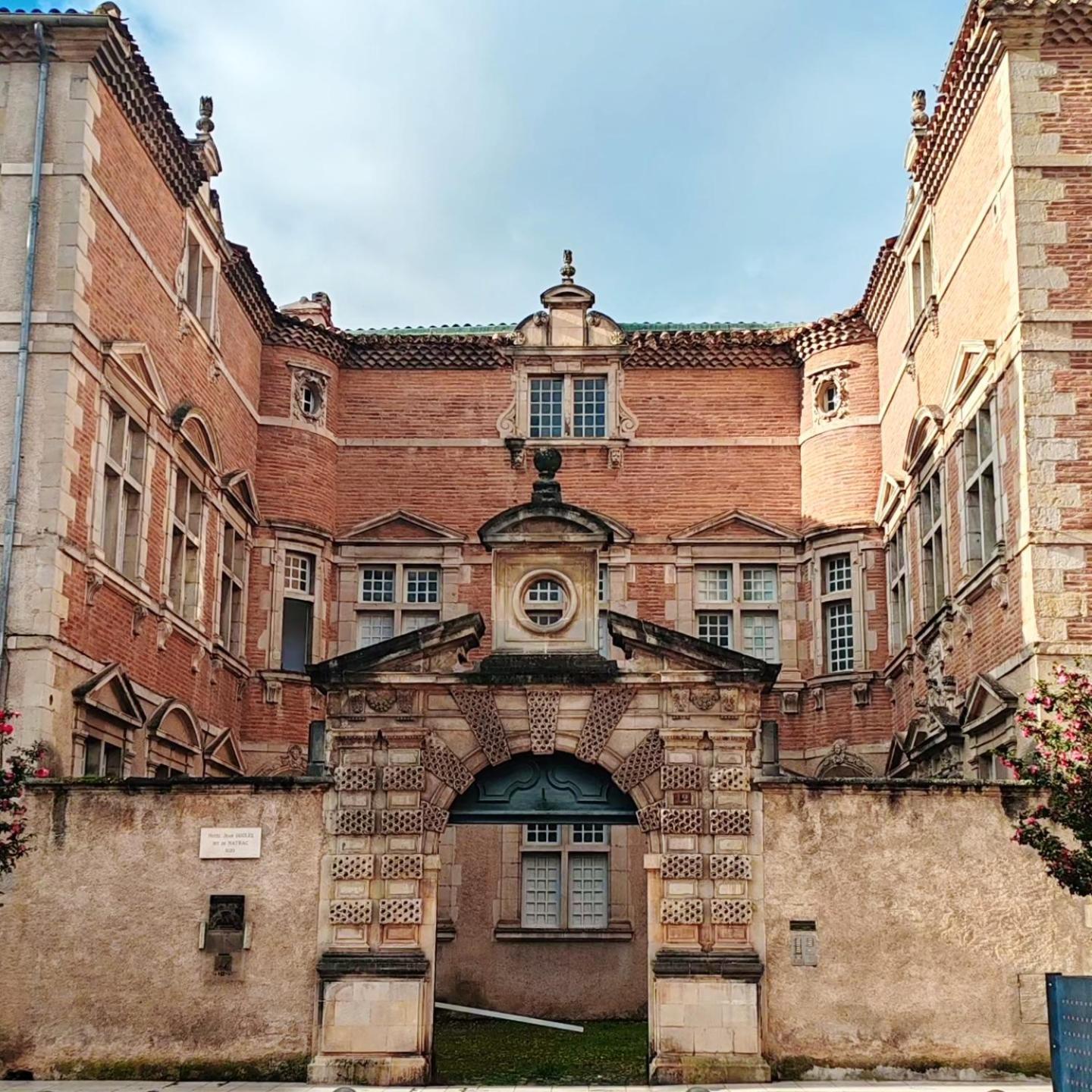 Appartement Bulle D'Antan En Coeur De Ville - Monument Classe Historique - Grand Jaccuzi Castres  Buitenkant foto