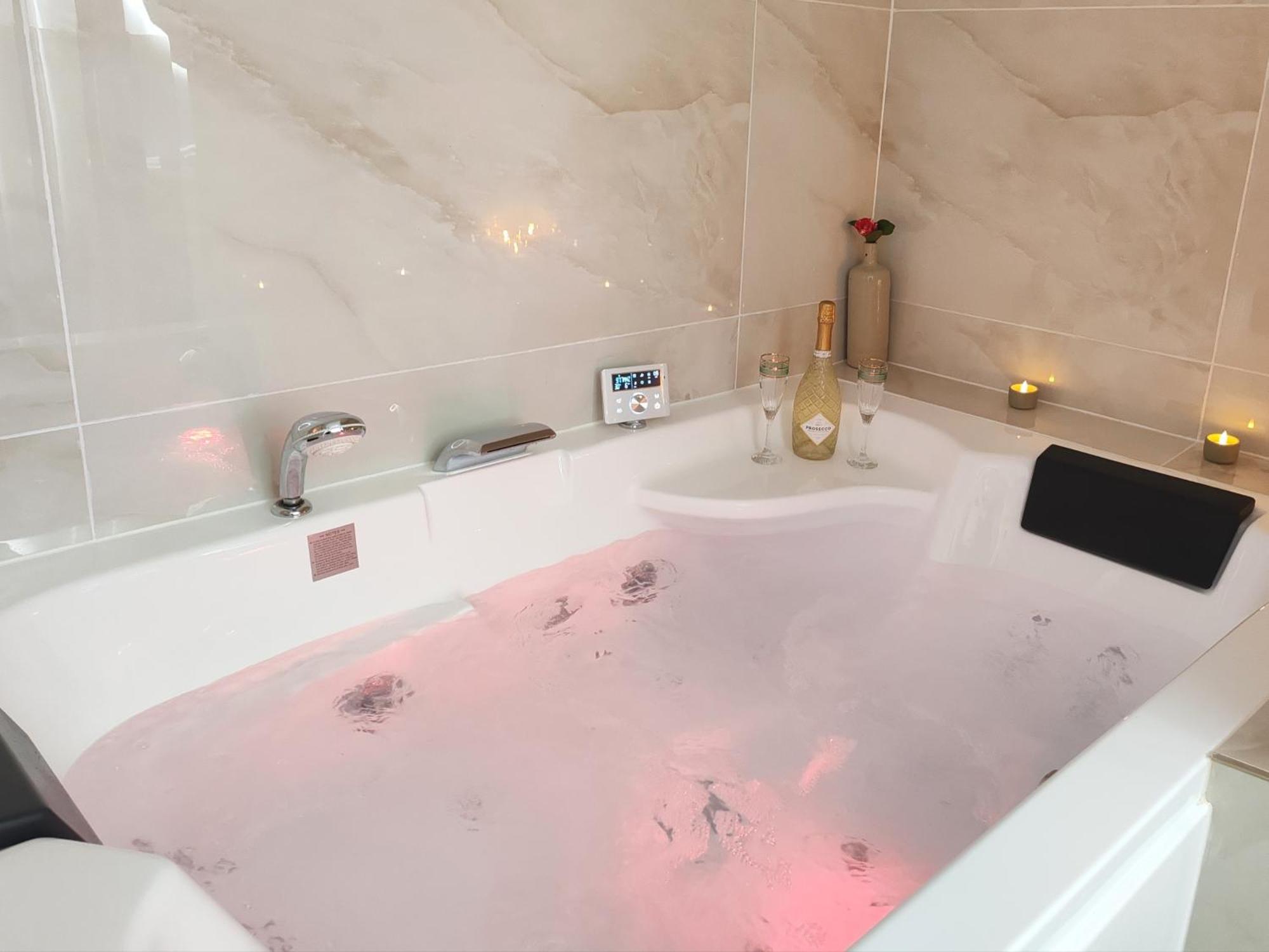 Appartement Bulle D'Antan En Coeur De Ville - Monument Classe Historique - Grand Jaccuzi Castres  Buitenkant foto
